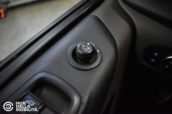 FORD Transit Custom 300 2.0 EcoBlue Hybrid 130 PL Furgone Trend